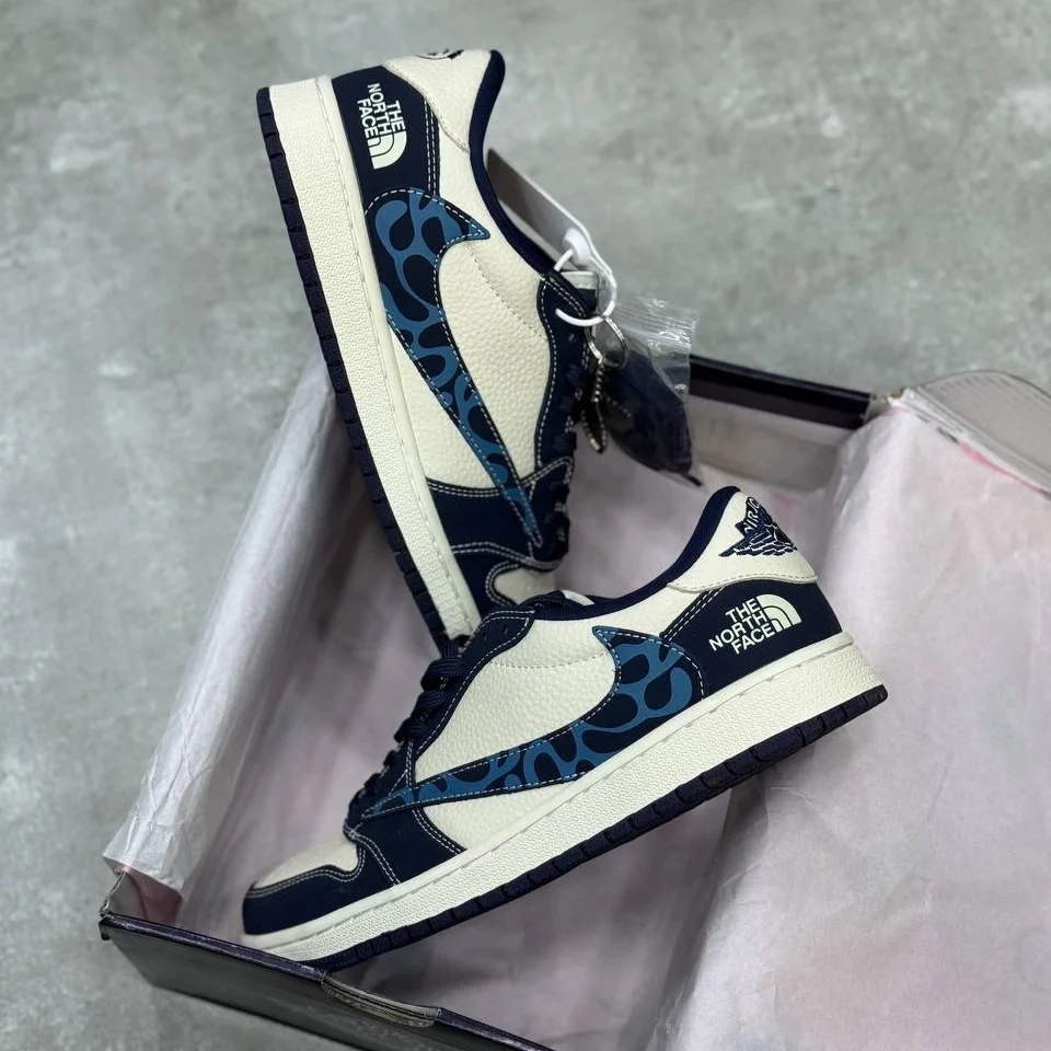 Nike Air Jordan Travis Scott x The North Face