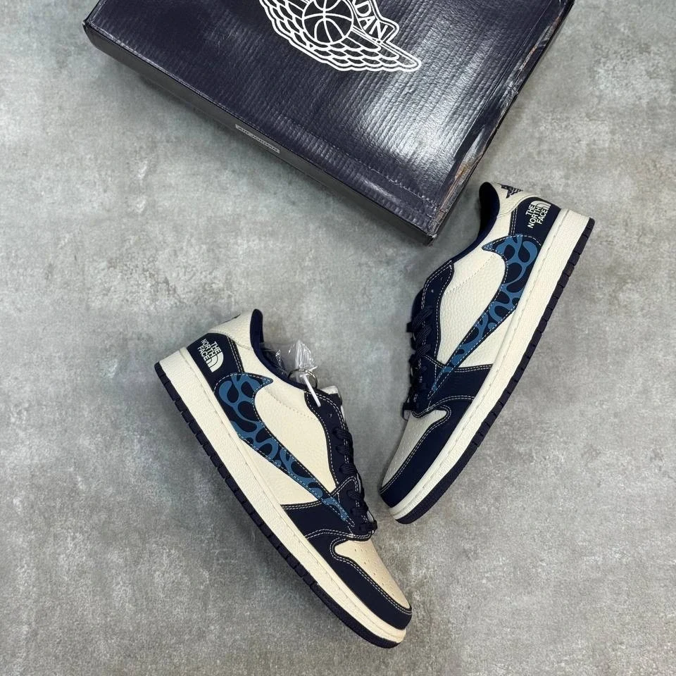Nike Air Jordan Travis Scott x The North Face