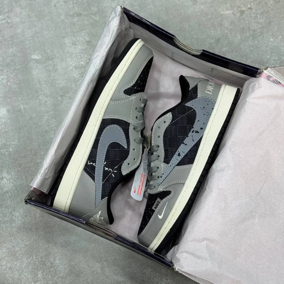 Nike Air Jordan Travis Scott x Dior