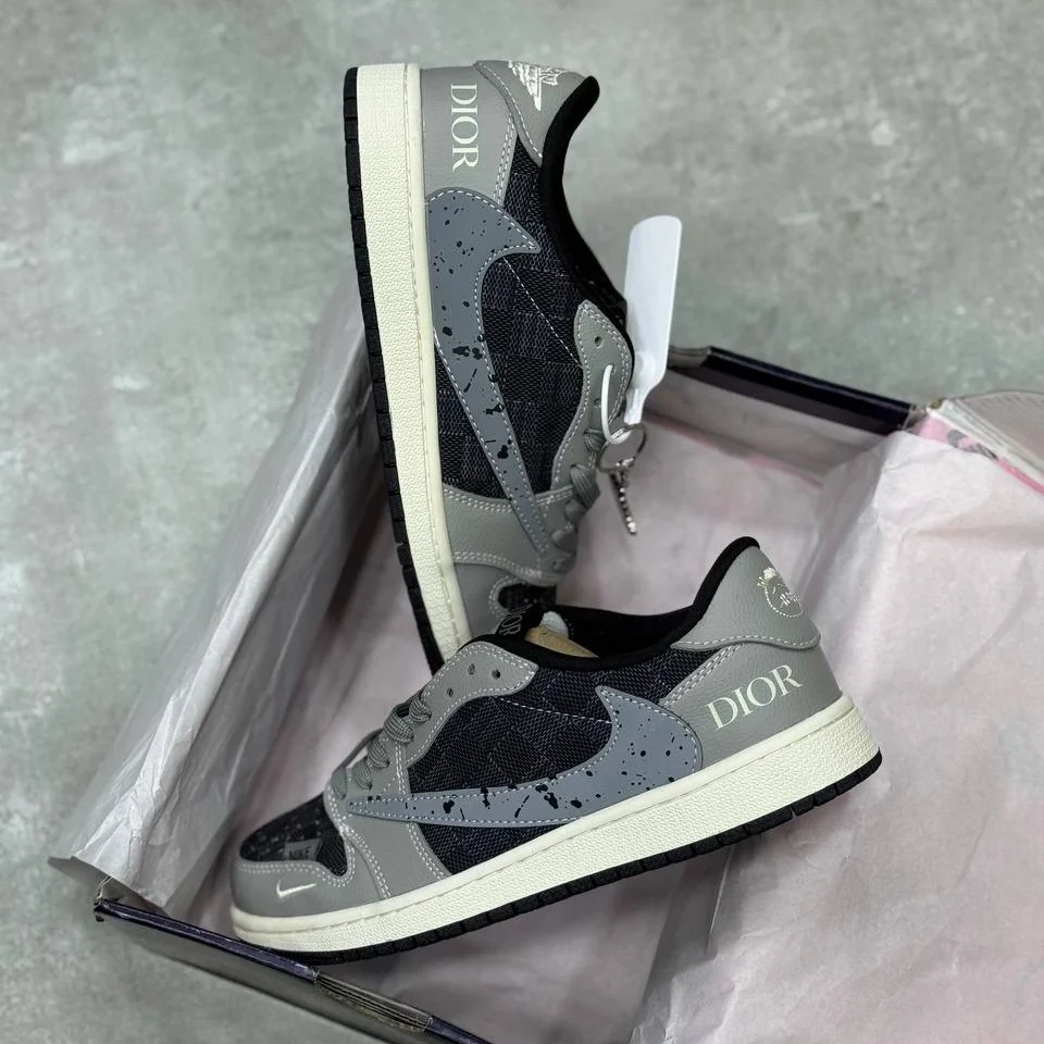 Nike Air Jordan Travis Scott x Dior