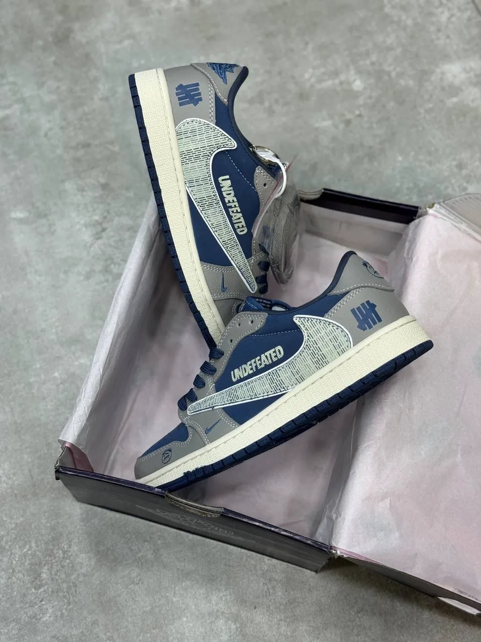Nike Air Jordan Travis Scott Undefeated
