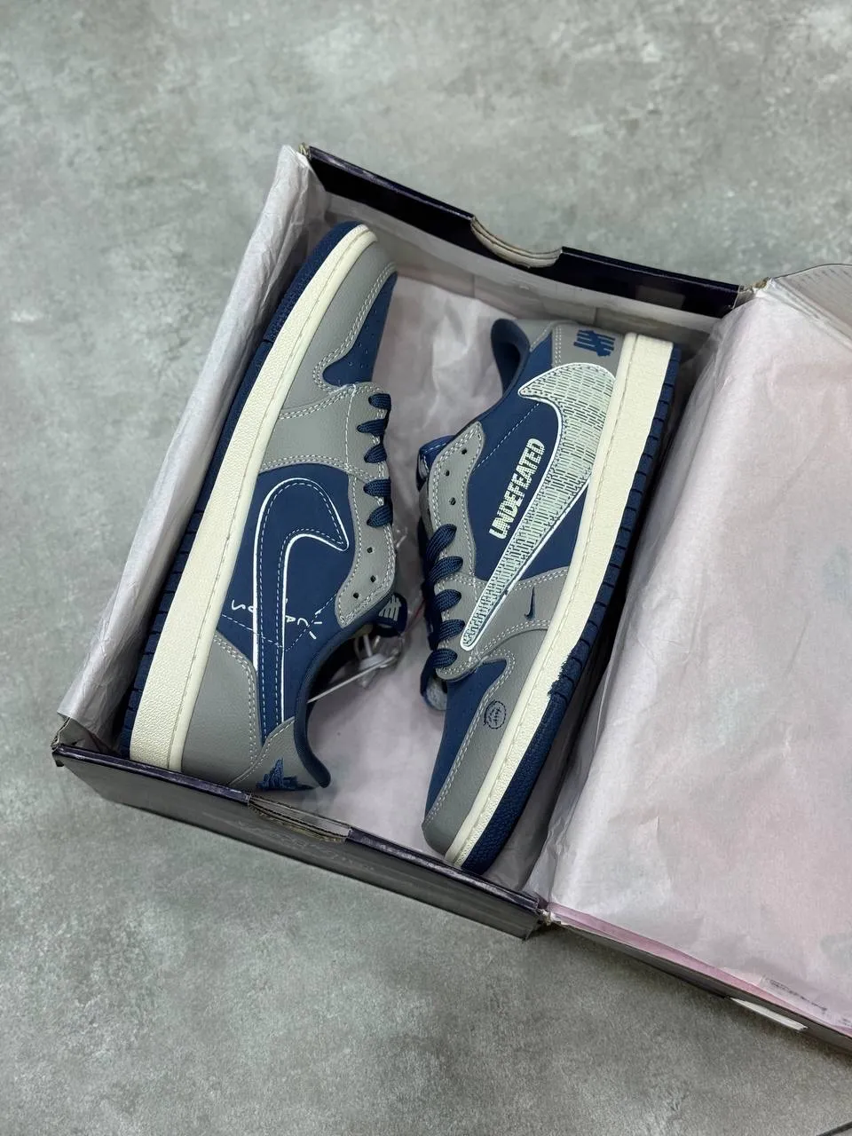 Nike Air Jordan Travis Scott Undefeated
