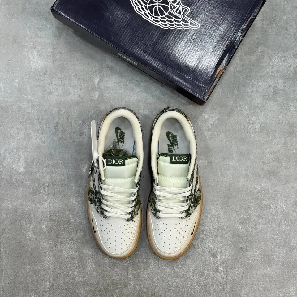 Nike Air Jordan Travis Scott Dior