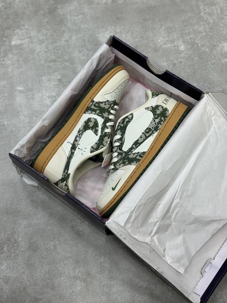 Nike Air Jordan Travis Scott Dior