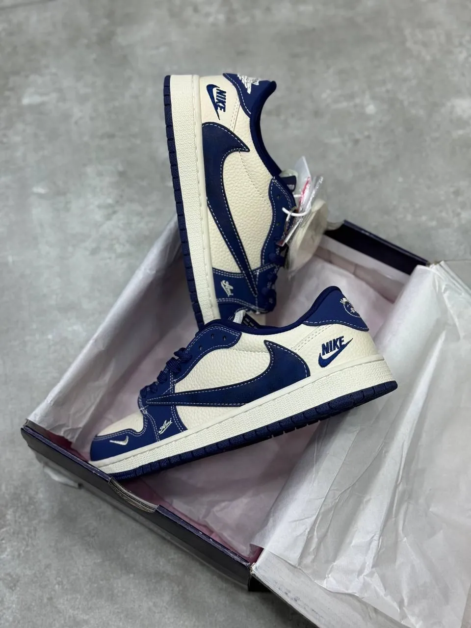 Nike Air Jordan Travis Scott Ami Paris